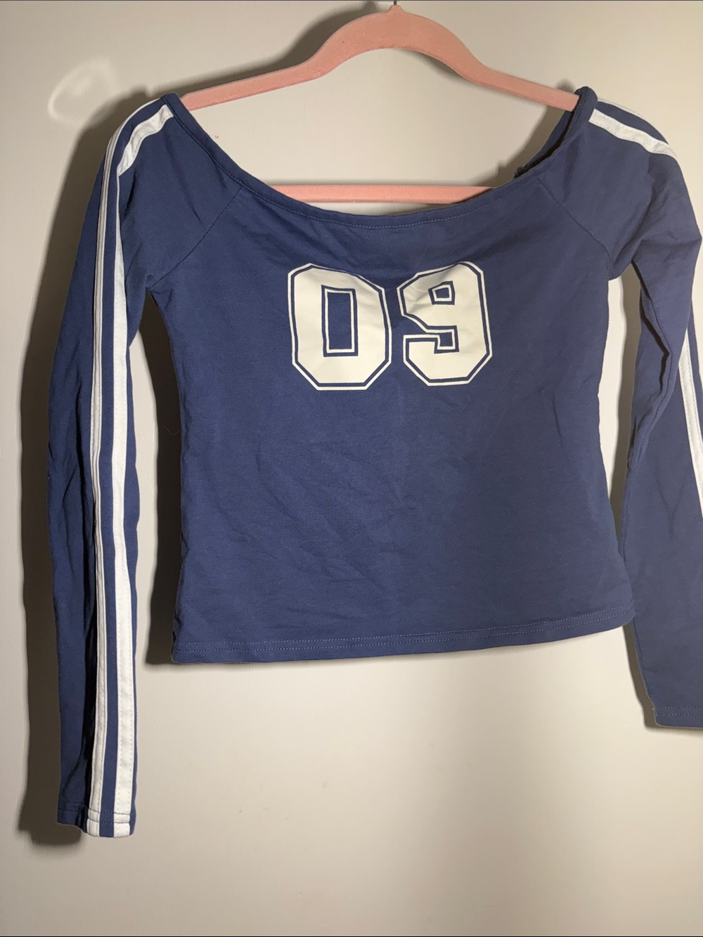 Edikted Blue Off-Shoulder Long Sleeve Jersey with White '09' Graphic